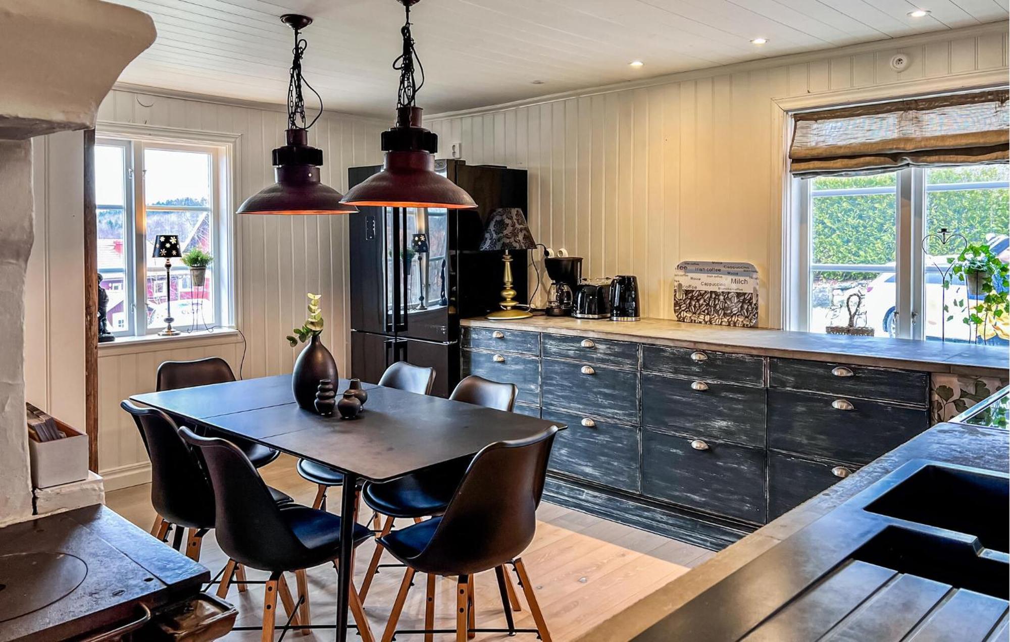 3 Bedroom Lovely Home In Alingsås Buitenkant foto
